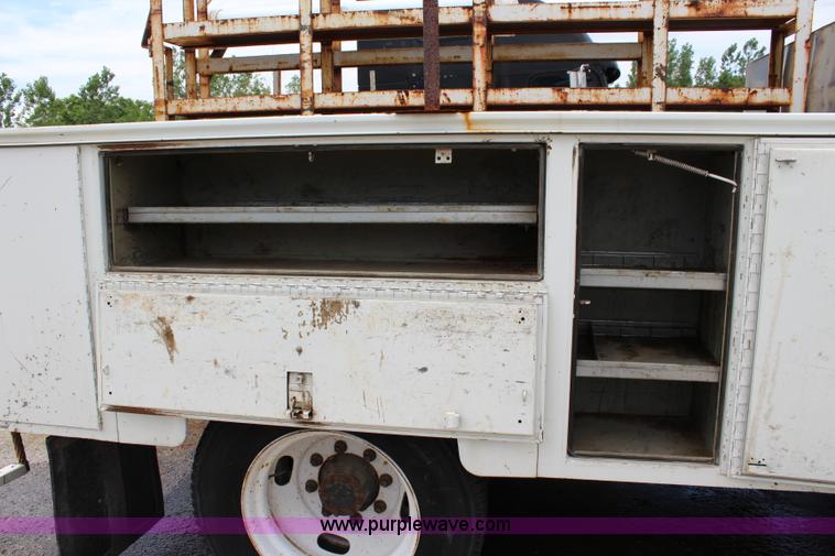 image for item K6011 2002 International 4700 service truck