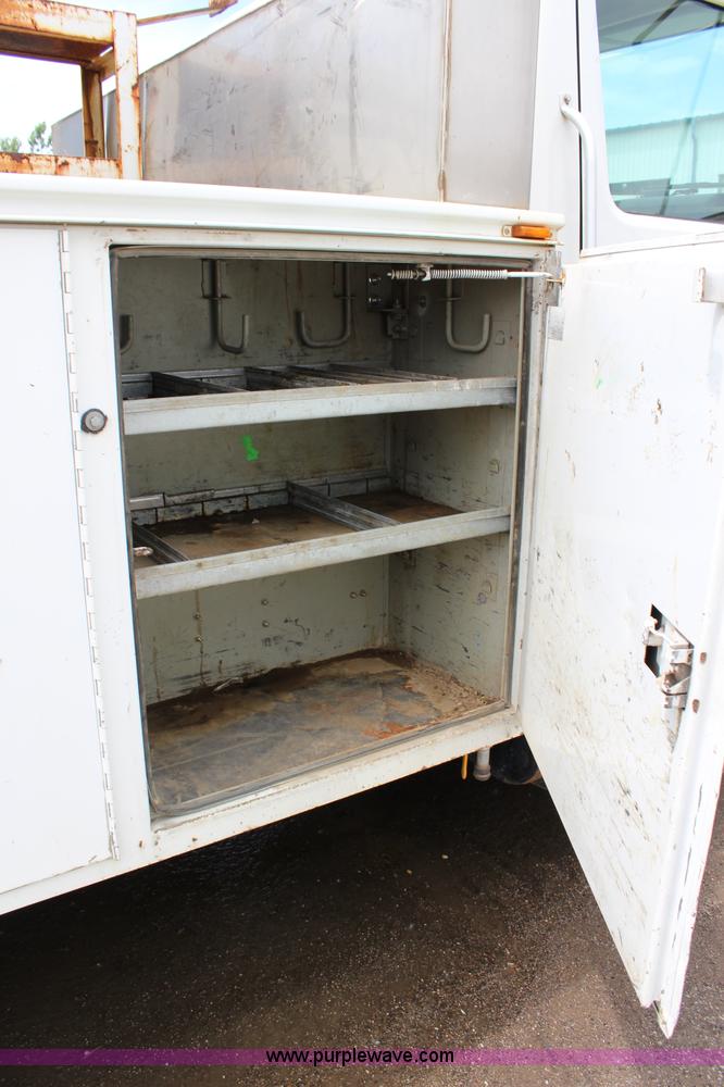 image for item K6011 2002 International 4700 service truck