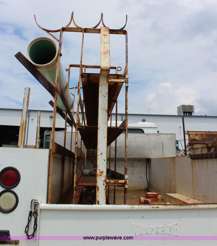 image for item K6011 2002 International 4700 service truck