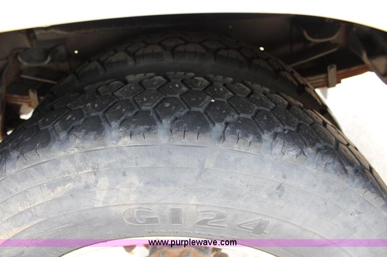 image for item K6011 2002 International 4700 service truck