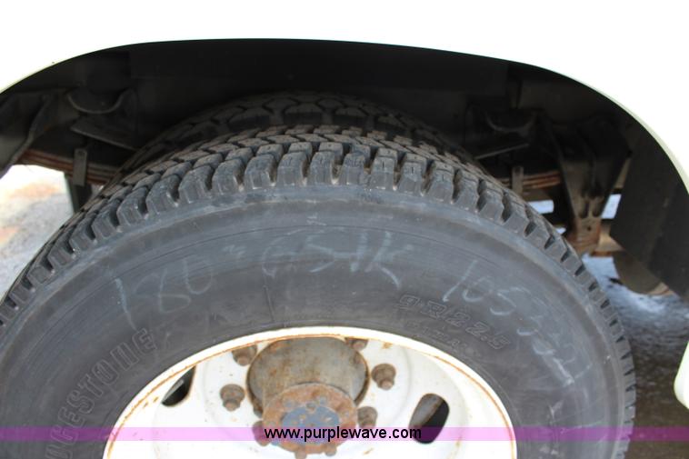 image for item K6011 2002 International 4700 service truck