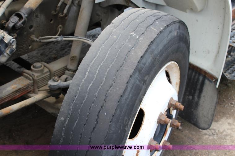 image for item K6011 2002 International 4700 service truck