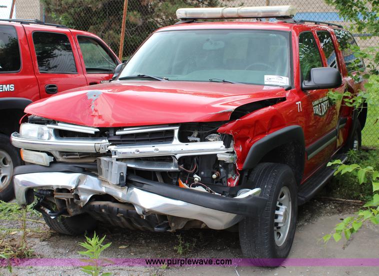 image for item K6932 2005 Chevrolet Suburban 2500 SUV