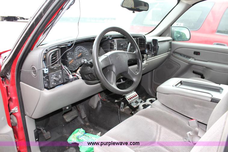 image for item K6932 2005 Chevrolet Suburban 2500 SUV