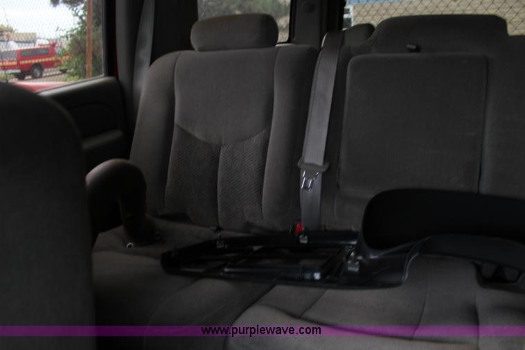 image for item K6932 2005 Chevrolet Suburban 2500 SUV