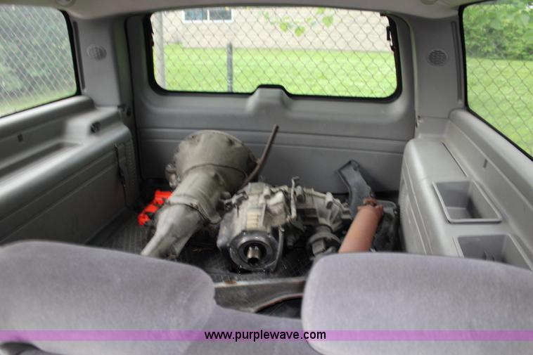 image for item K6932 2005 Chevrolet Suburban 2500 SUV