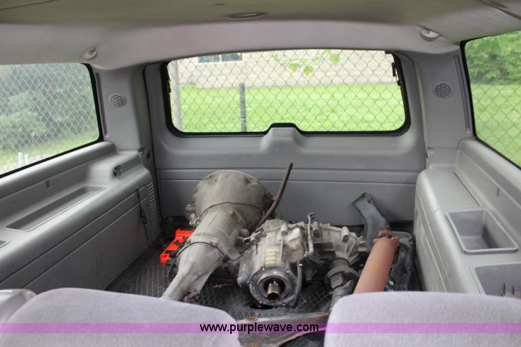 image for item K6932 2005 Chevrolet Suburban 2500 SUV