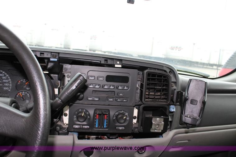 image for item K6932 2005 Chevrolet Suburban 2500 SUV