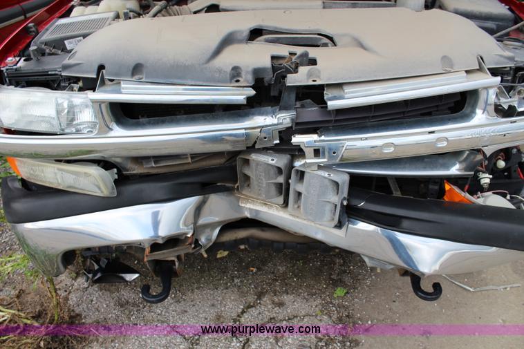 image for item K6932 2005 Chevrolet Suburban 2500 SUV