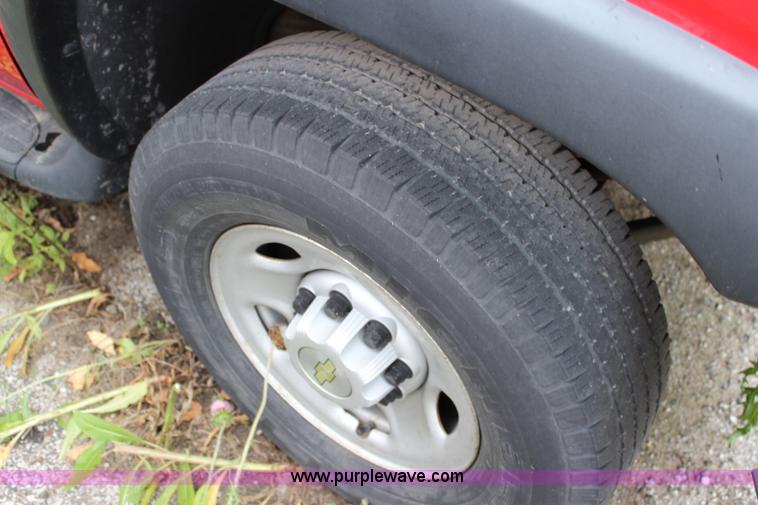 image for item K6932 2005 Chevrolet Suburban 2500 SUV