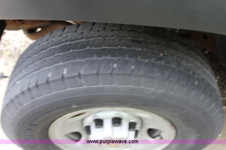 image for item K6932 2005 Chevrolet Suburban 2500 SUV