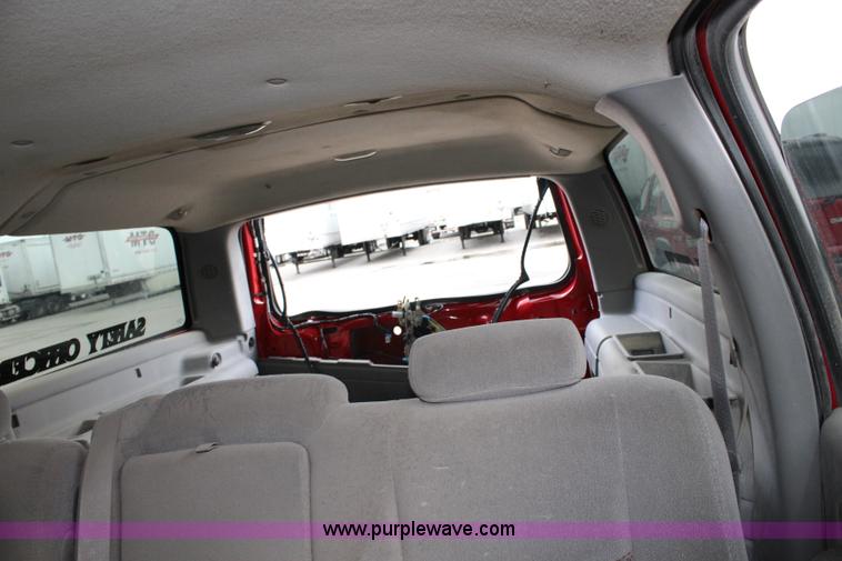 image for item K6933 2003 Chevrolet Suburban 2500 SUV