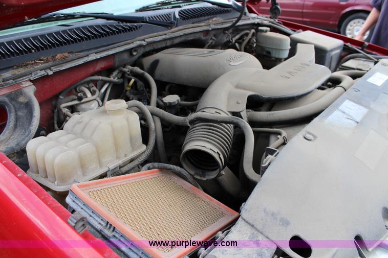 image for item K6933 2003 Chevrolet Suburban 2500 SUV