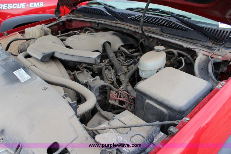 image for item K6933 2003 Chevrolet Suburban 2500 SUV