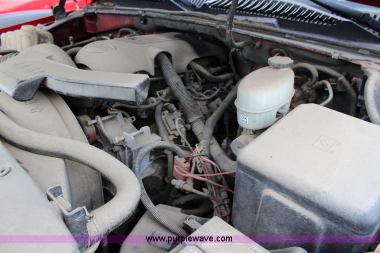 image for item K6933 2003 Chevrolet Suburban 2500 SUV