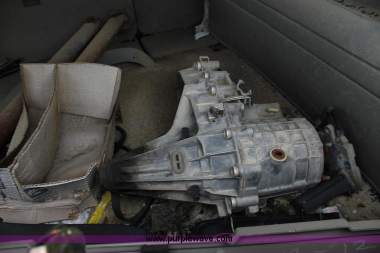 image for item K6933 2003 Chevrolet Suburban 2500 SUV