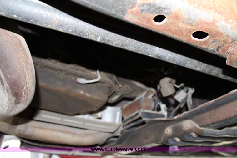 image for item K6933 2003 Chevrolet Suburban 2500 SUV