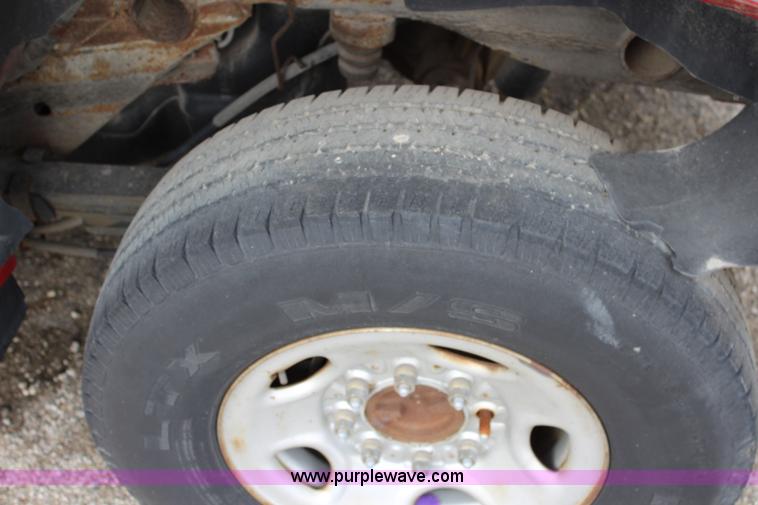 image for item K6933 2003 Chevrolet Suburban 2500 SUV