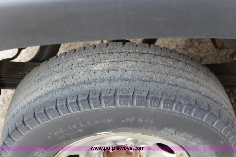 image for item K6933 2003 Chevrolet Suburban 2500 SUV