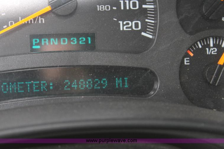 image for item K6934 2005 Chevrolet Suburban 2500 SUV