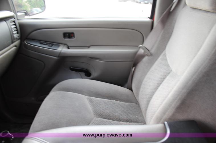 image for item K6934 2005 Chevrolet Suburban 2500 SUV