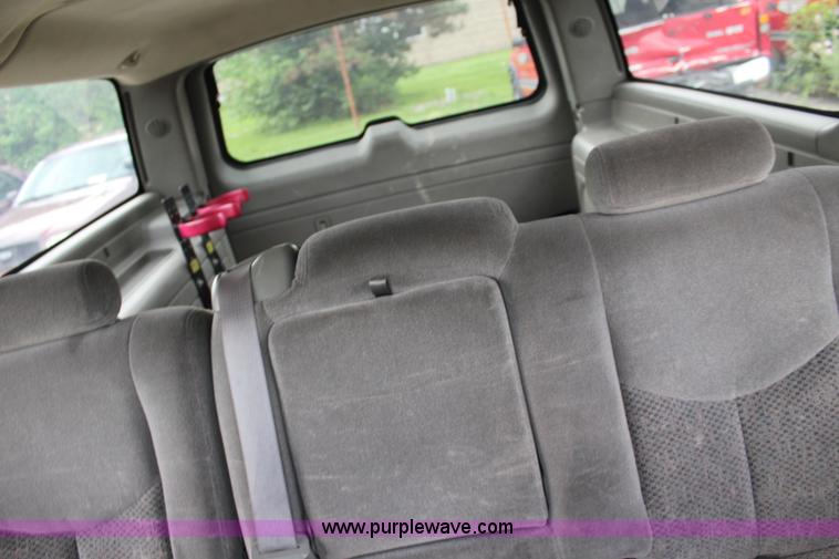 image for item K6934 2005 Chevrolet Suburban 2500 SUV