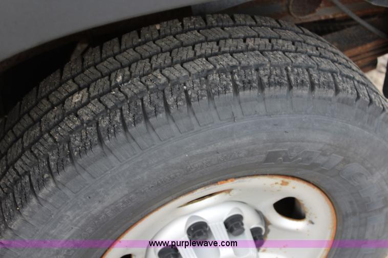 image for item K6934 2005 Chevrolet Suburban 2500 SUV