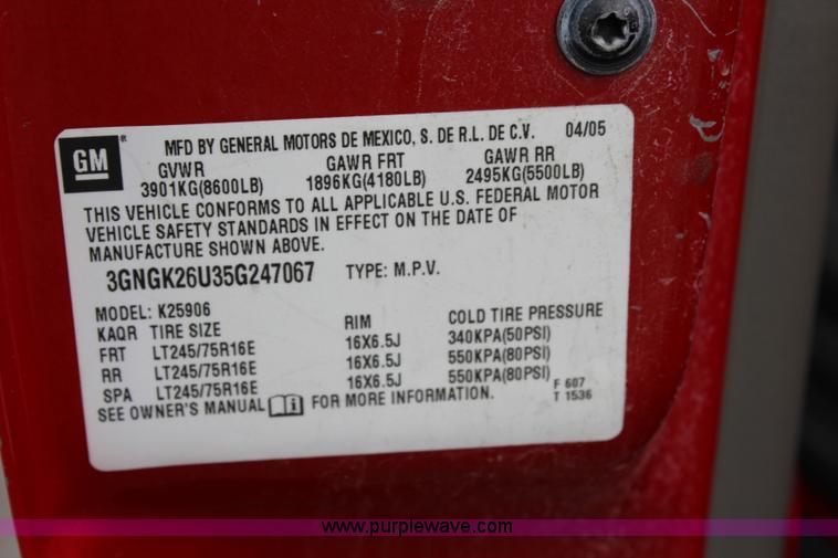 image for item K6934 2005 Chevrolet Suburban 2500 SUV