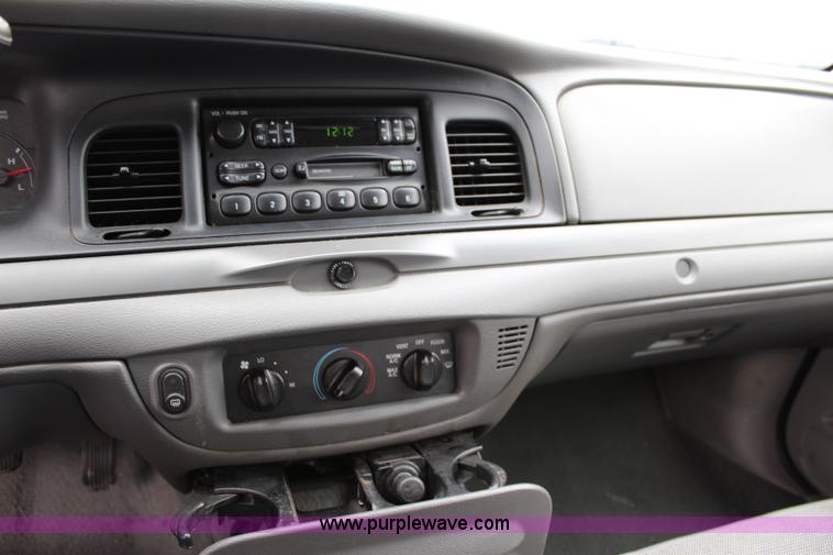 image for item K6935 2005 Ford Crown Victoria Police Interceptor
