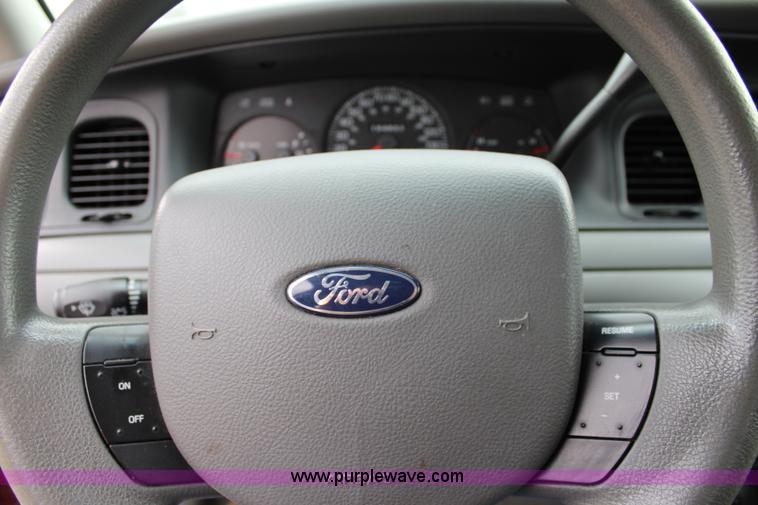 image for item K6935 2005 Ford Crown Victoria Police Interceptor