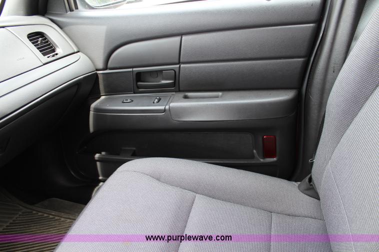 image for item K6936 2006 Ford Crown Victoria Police Interceptor