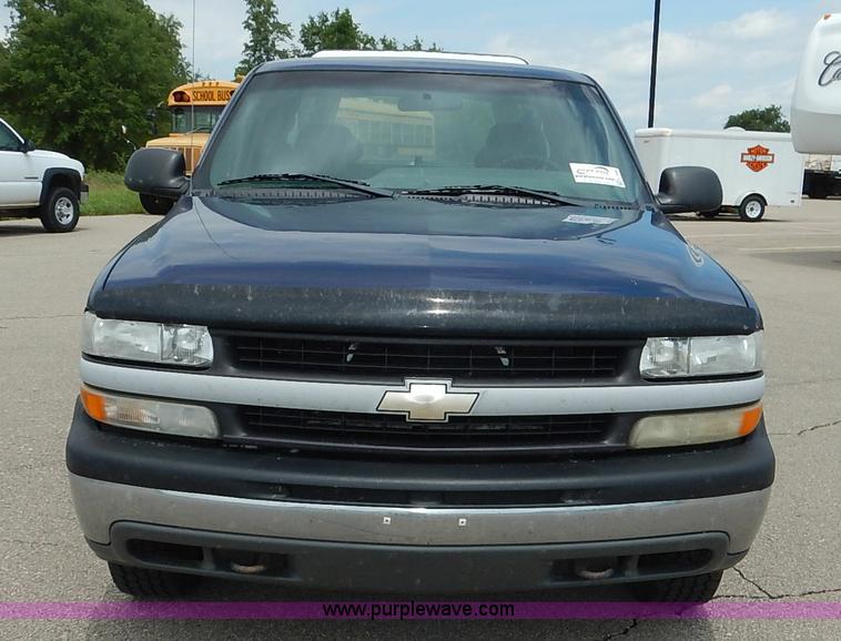 image for item K7468 2002 Chevrolet Silverado 1500 Ext. Cab pickup truck