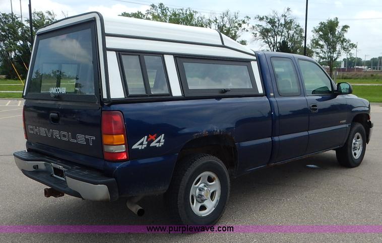 image for item K7468 2002 Chevrolet Silverado 1500 Ext. Cab pickup truck