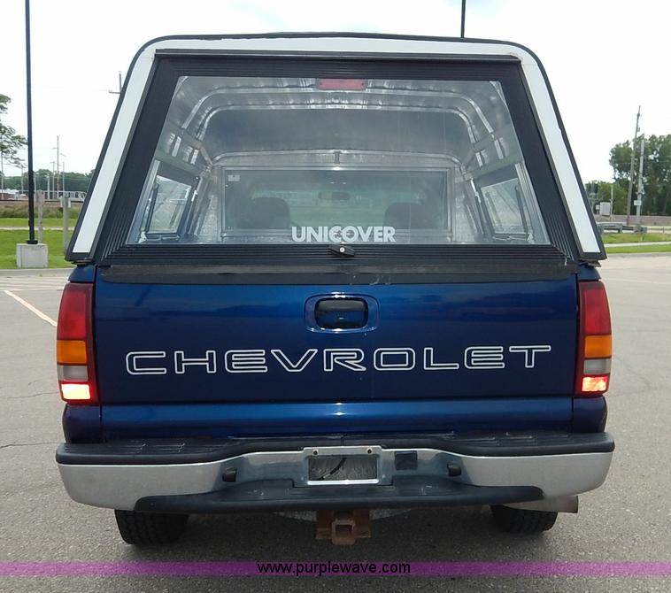 image for item K7468 2002 Chevrolet Silverado 1500 Ext. Cab pickup truck