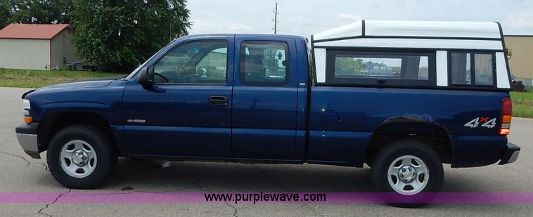 image for item K7468 2002 Chevrolet Silverado 1500 Ext. Cab pickup truck