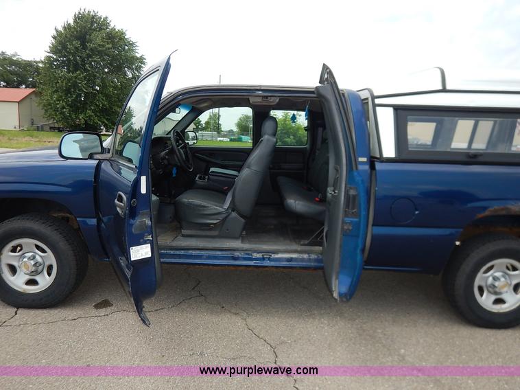 image for item K7468 2002 Chevrolet Silverado 1500 Ext. Cab pickup truck