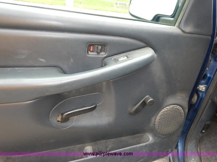 image for item K7468 2002 Chevrolet Silverado 1500 Ext. Cab pickup truck