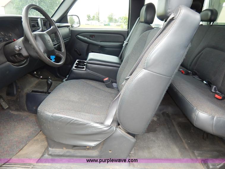 image for item K7468 2002 Chevrolet Silverado 1500 Ext. Cab pickup truck