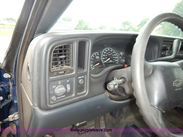 image for item K7468 2002 Chevrolet Silverado 1500 Ext. Cab pickup truck