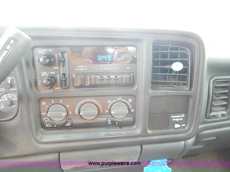 image for item K7468 2002 Chevrolet Silverado 1500 Ext. Cab pickup truck