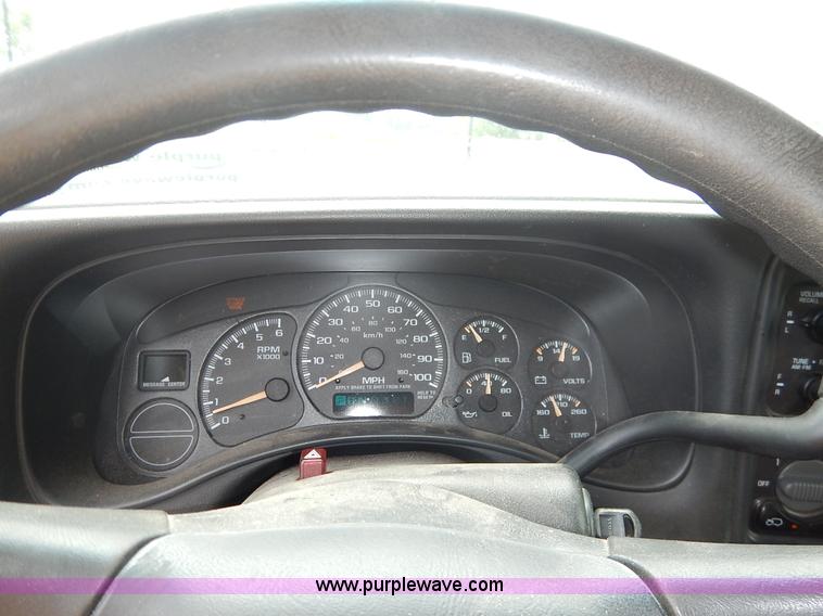 image for item K7468 2002 Chevrolet Silverado 1500 Ext. Cab pickup truck