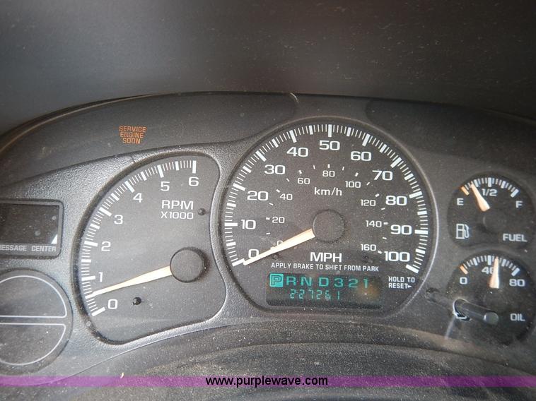 image for item K7468 2002 Chevrolet Silverado 1500 Ext. Cab pickup truck