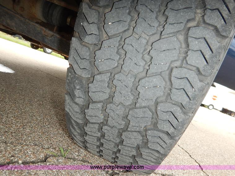 image for item K7468 2002 Chevrolet Silverado 1500 Ext. Cab pickup truck