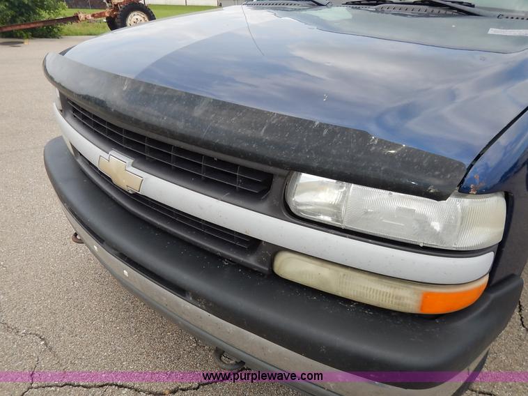 image for item K7468 2002 Chevrolet Silverado 1500 Ext. Cab pickup truck