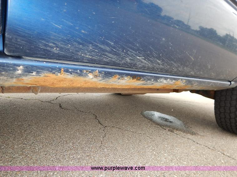 image for item K7468 2002 Chevrolet Silverado 1500 Ext. Cab pickup truck