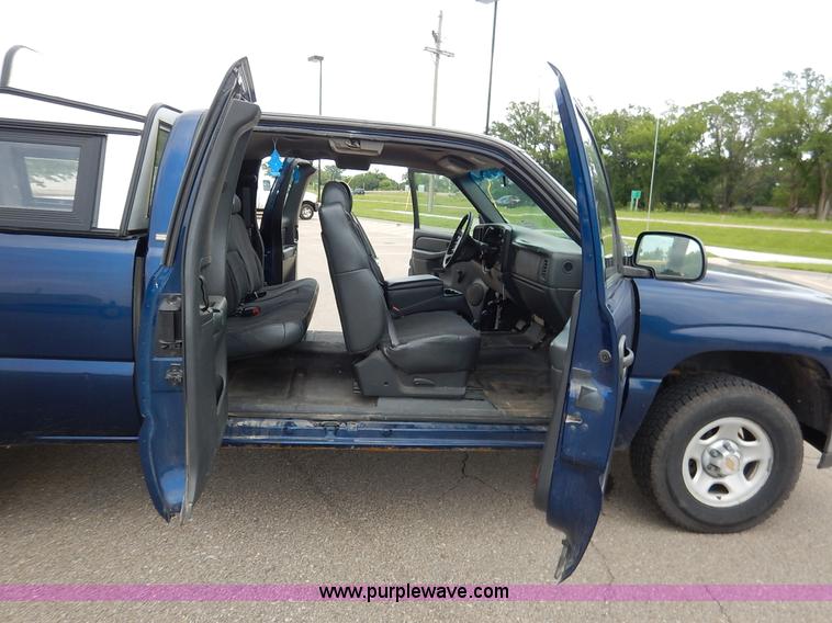 image for item K7468 2002 Chevrolet Silverado 1500 Ext. Cab pickup truck