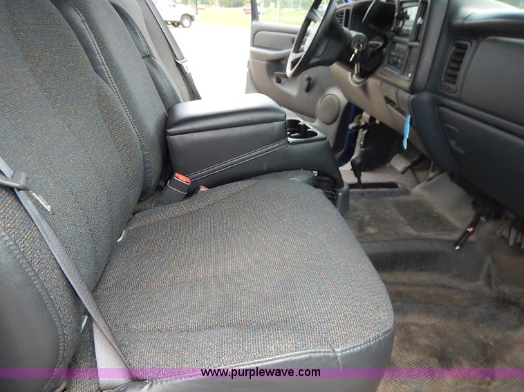 image for item K7468 2002 Chevrolet Silverado 1500 Ext. Cab pickup truck