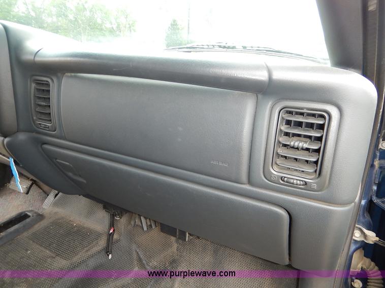 image for item K7468 2002 Chevrolet Silverado 1500 Ext. Cab pickup truck