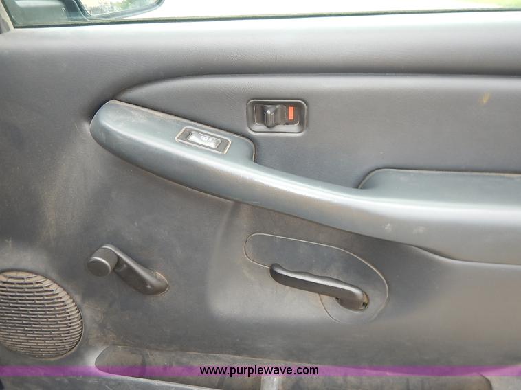 image for item K7468 2002 Chevrolet Silverado 1500 Ext. Cab pickup truck