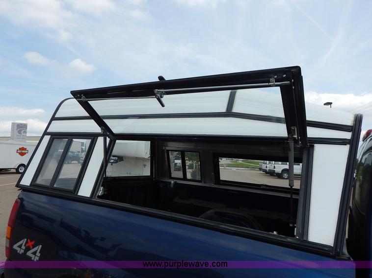 image for item K7468 2002 Chevrolet Silverado 1500 Ext. Cab pickup truck